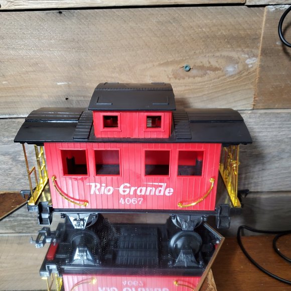 G-Scale Rio Grande Caboose #4067 & six (6) Track Lengths by Scientific Toys Ltd. - Picture 9 of 9